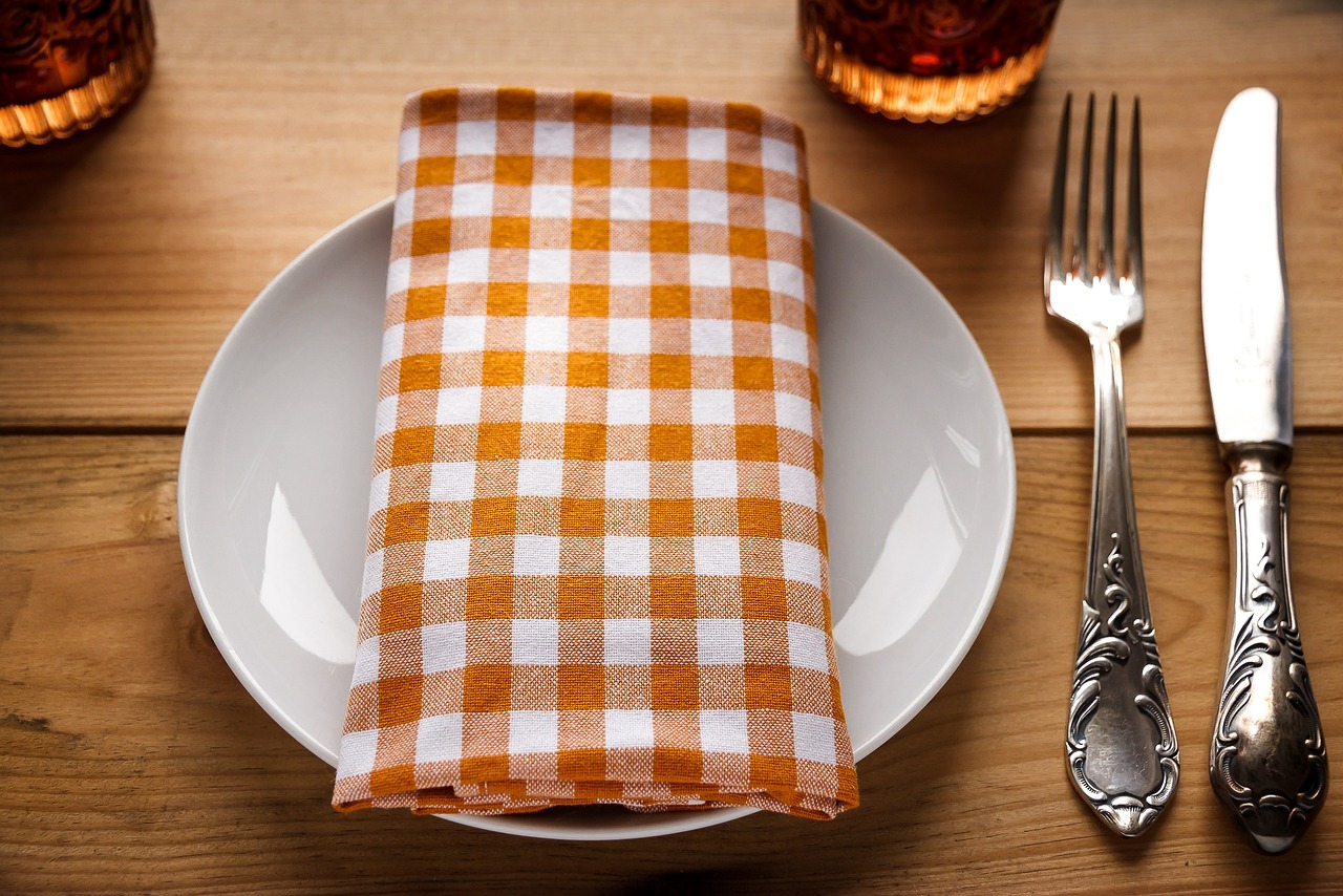 cover, plate, cutlery