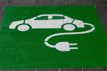 Hertz va revendre 20 000 voitures électriques pour reprendre des voitures à essence